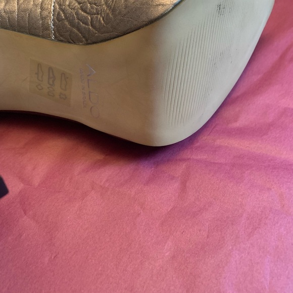 Heels - Picture 4 of 7